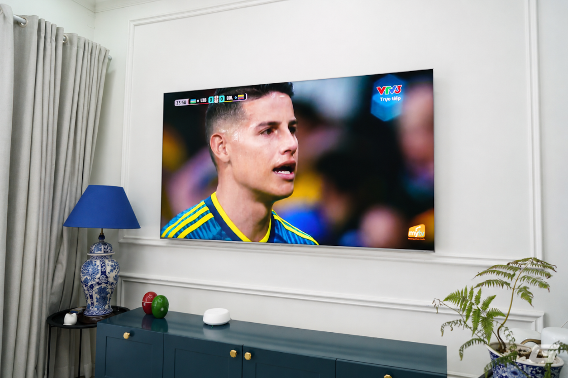 TCL C8L nhìn từ phía trước TCL C8L nhìn từ phía trước