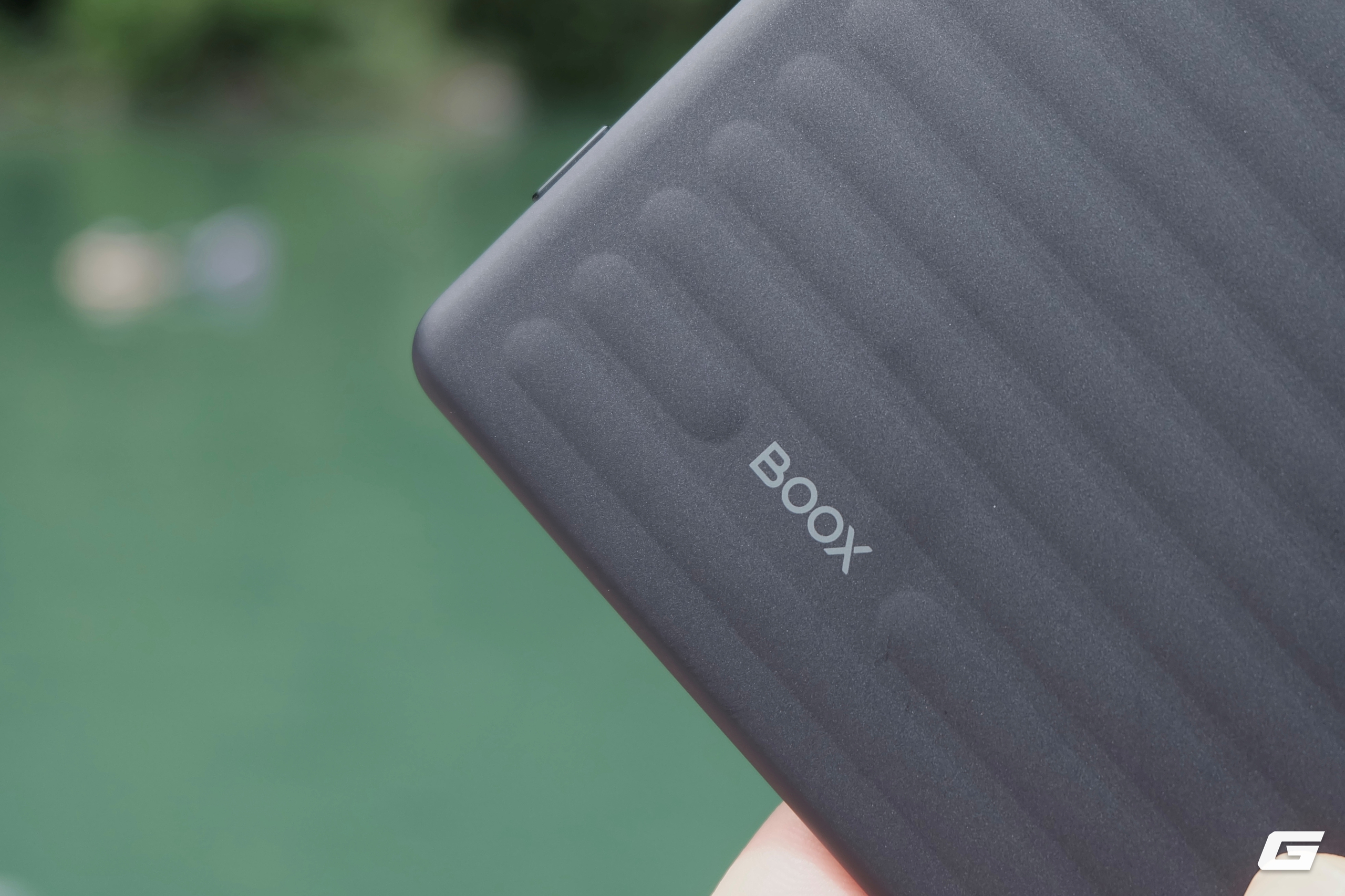 Mặt lưng Boox Go 6 Gen II với các đường gờ