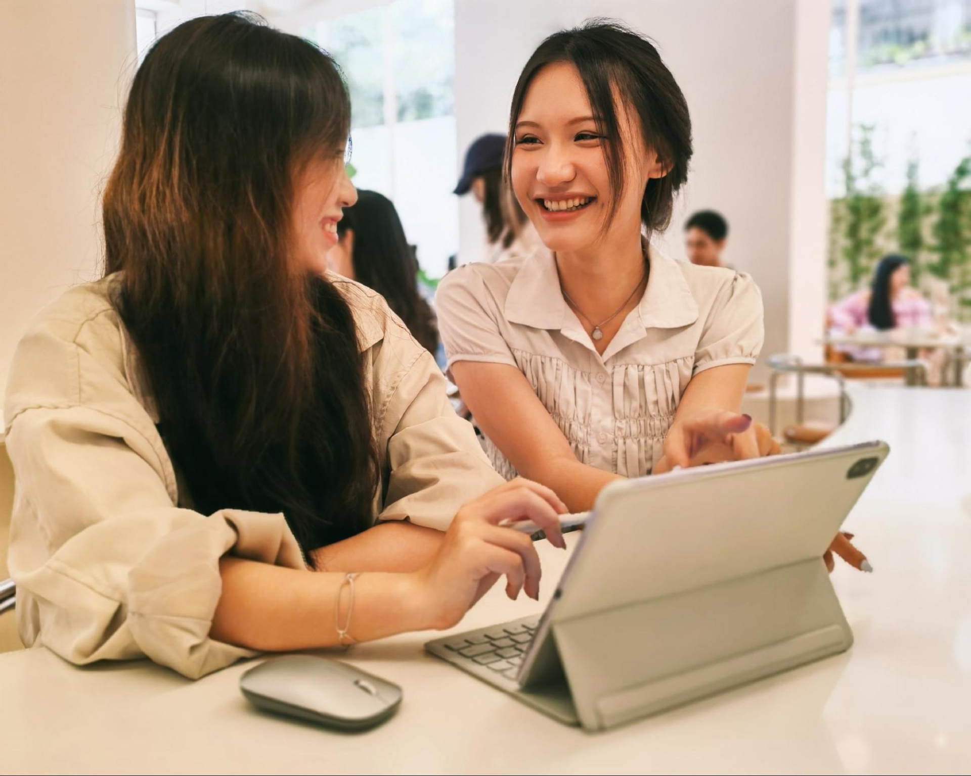 Máy tính bảng phục vụ nhu cầu học tập và làm việc nhóm