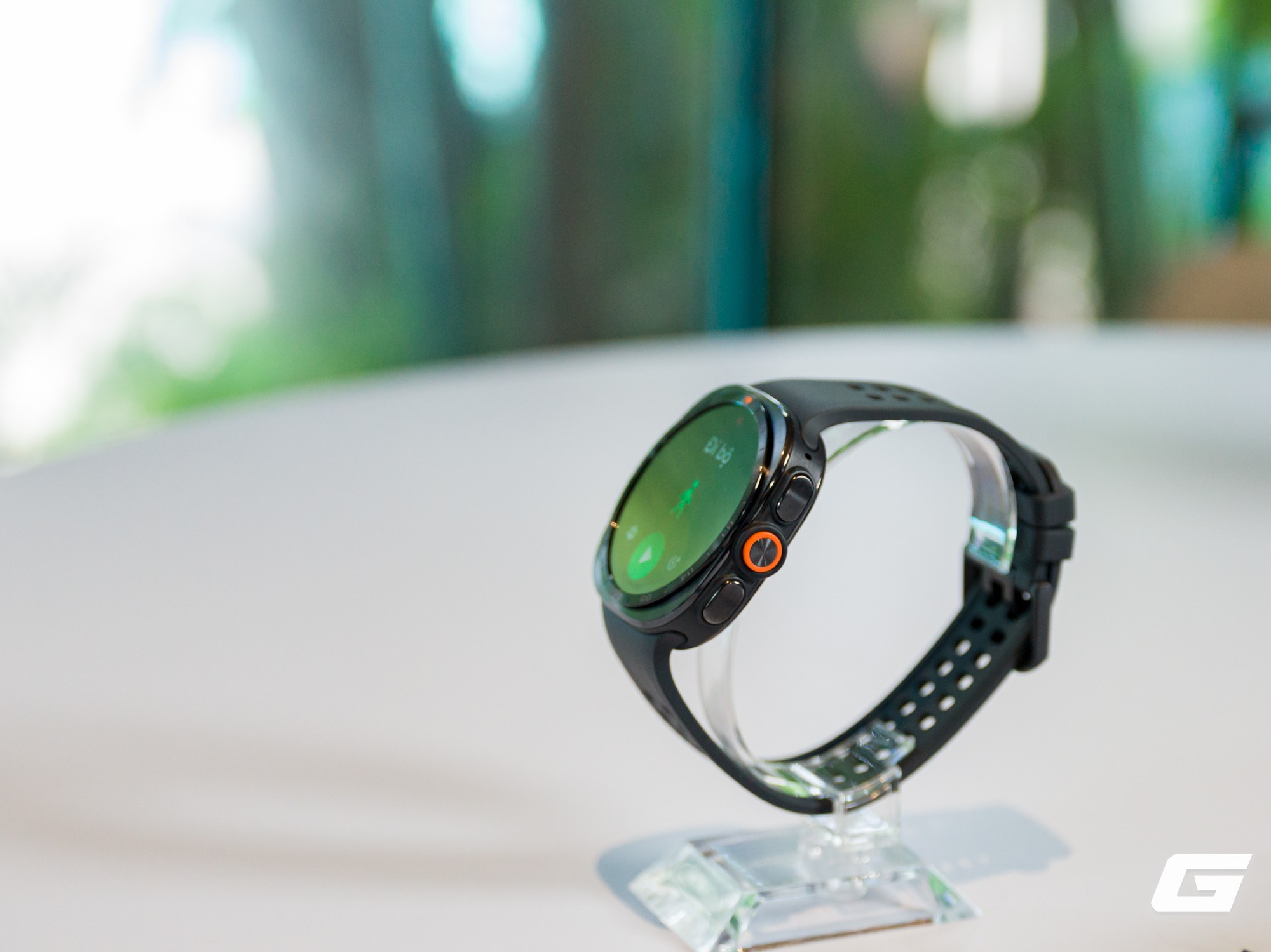 Chi tiết cạnh phải Galaxy Watch Ultra2
