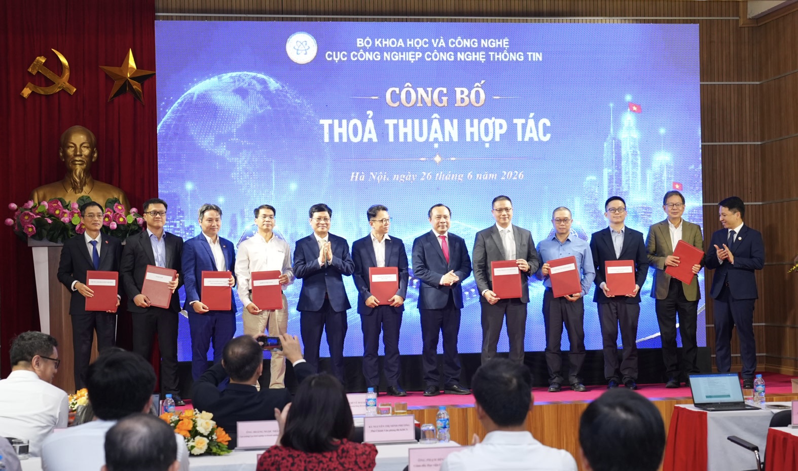 Trung tâm Quốc gia hỗ trợ sản xuất thử chip bán dẫn (VNMPW/CC) và FPT ký kết biên bản ghi nhớ Lễ ký kết biên bản ghi nhớ hợp tác giữa VNMPW/CC và FPT