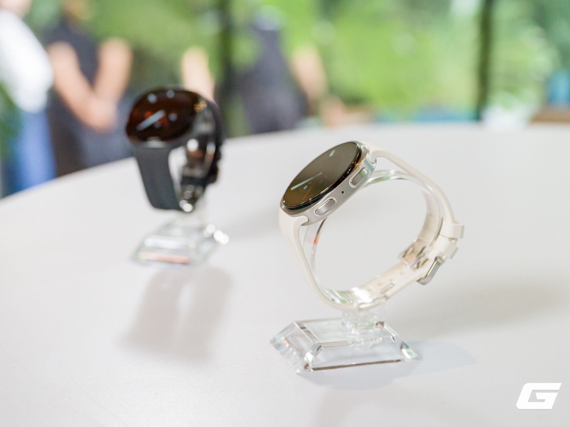 Chi tiết cạnh bên và nút bấm của Galaxy Watch9
