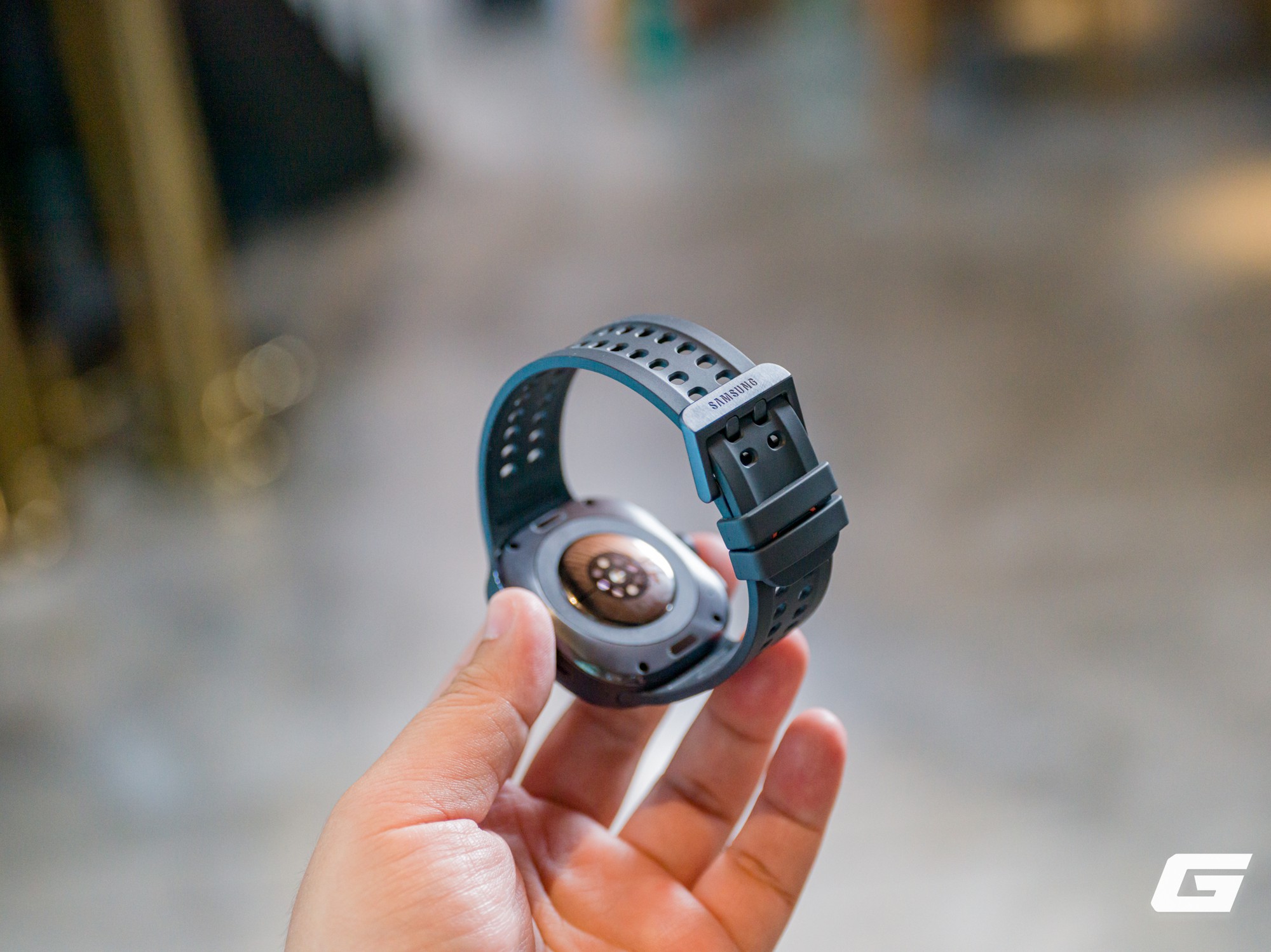Dây đeo Galaxy Watch Ultra2 với hàng lỗ thoáng khí