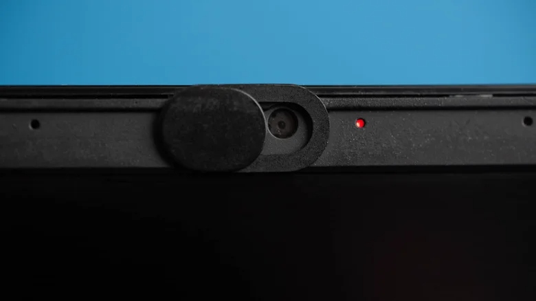 Chấm đỏ trên webcam