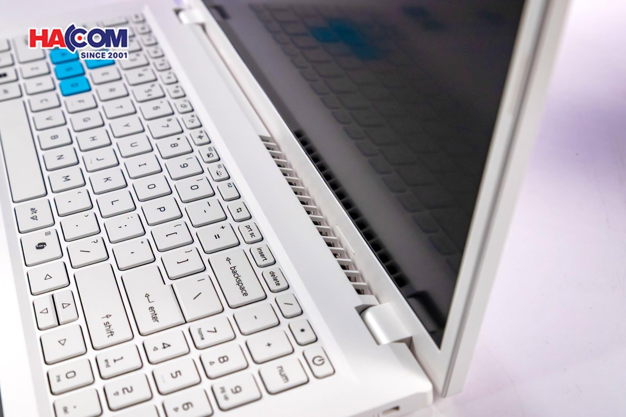 Minh họa người dùng chọn laptop dựa trên nhu cầu.