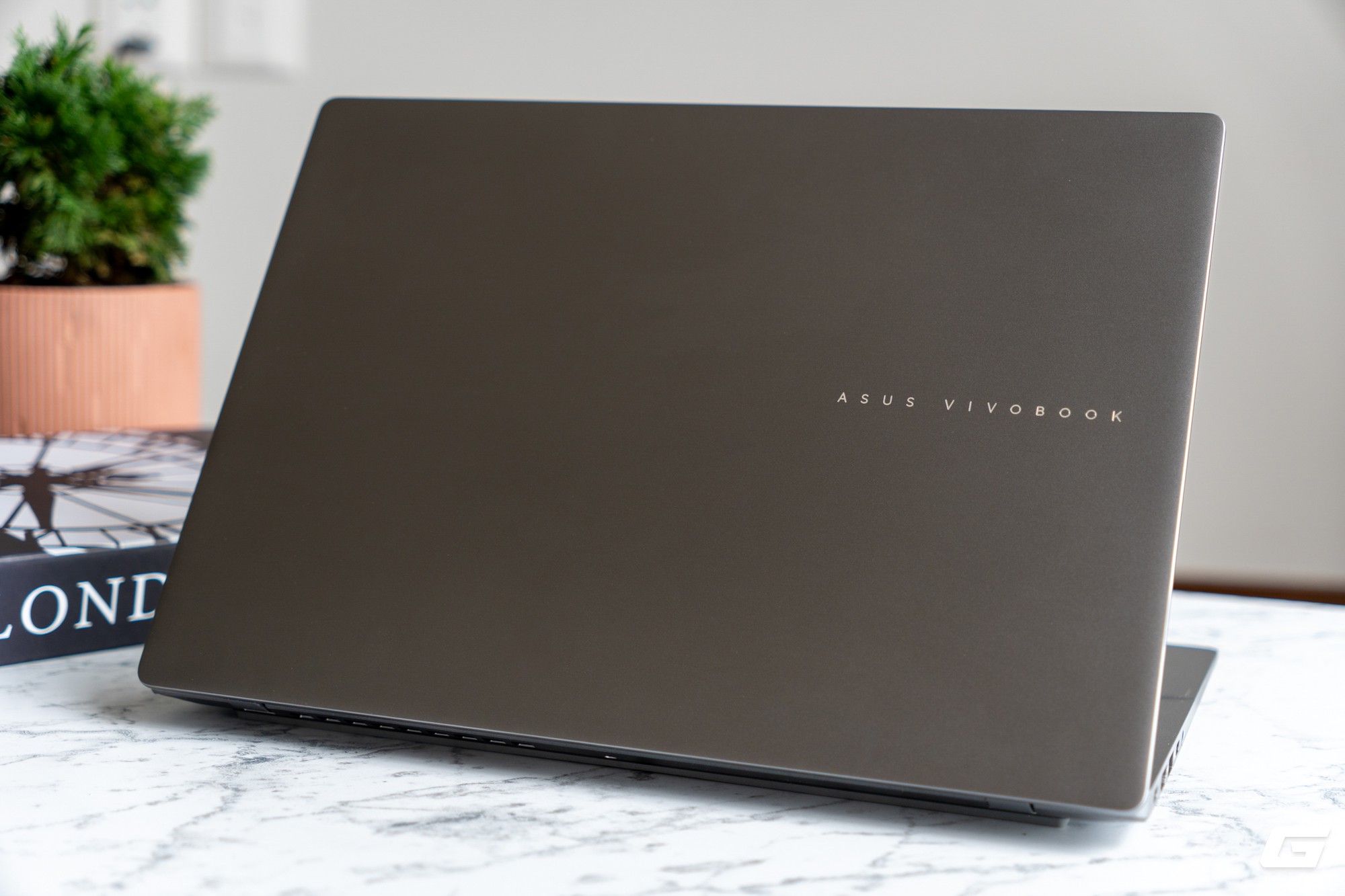 Các cổng kết nối trên Vivobook S14