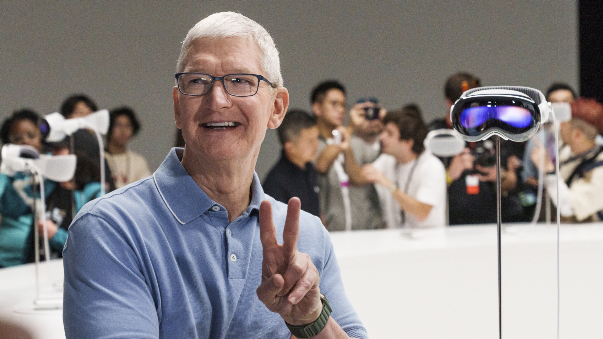 Tim Cook, cựu CEO Apple Cựu CEO Apple Tim Cook phát biểu tại một sự kiện