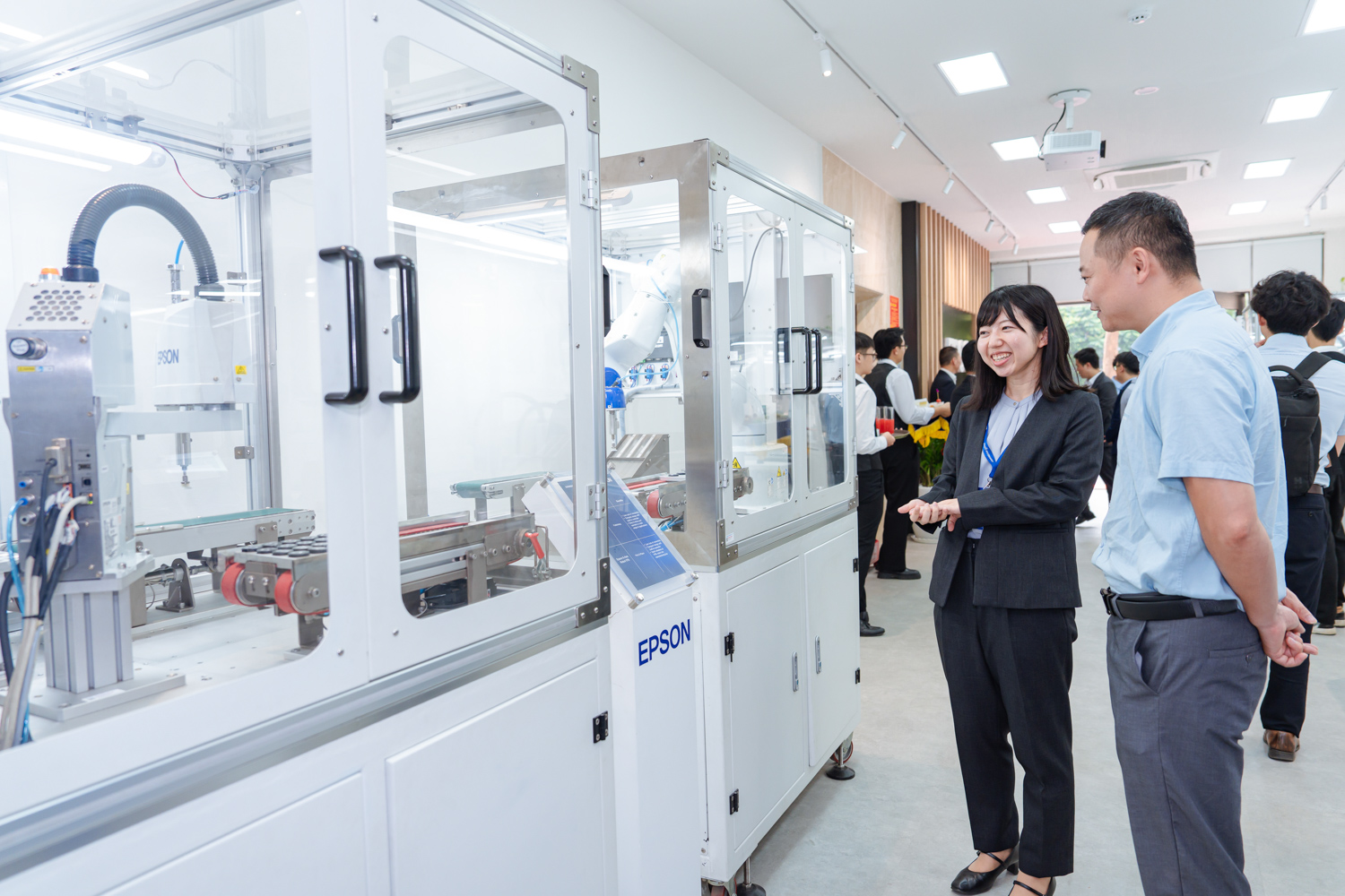 Khu vực trải nghiệm robot Epson Trải nghiệm robot tự động hóa