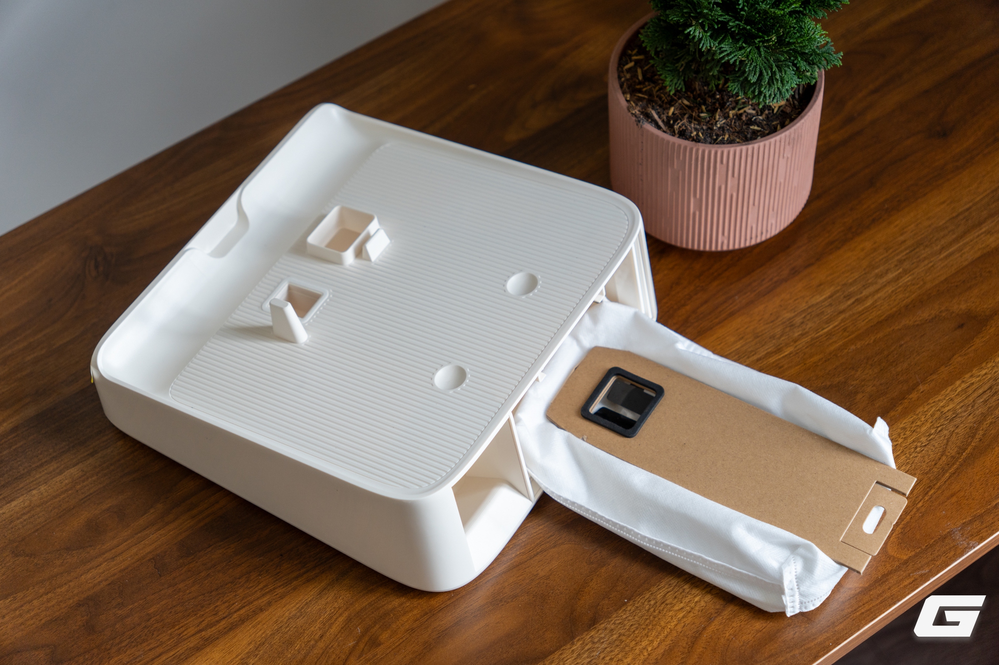 Mặt sau dock Dreame D20 Aura