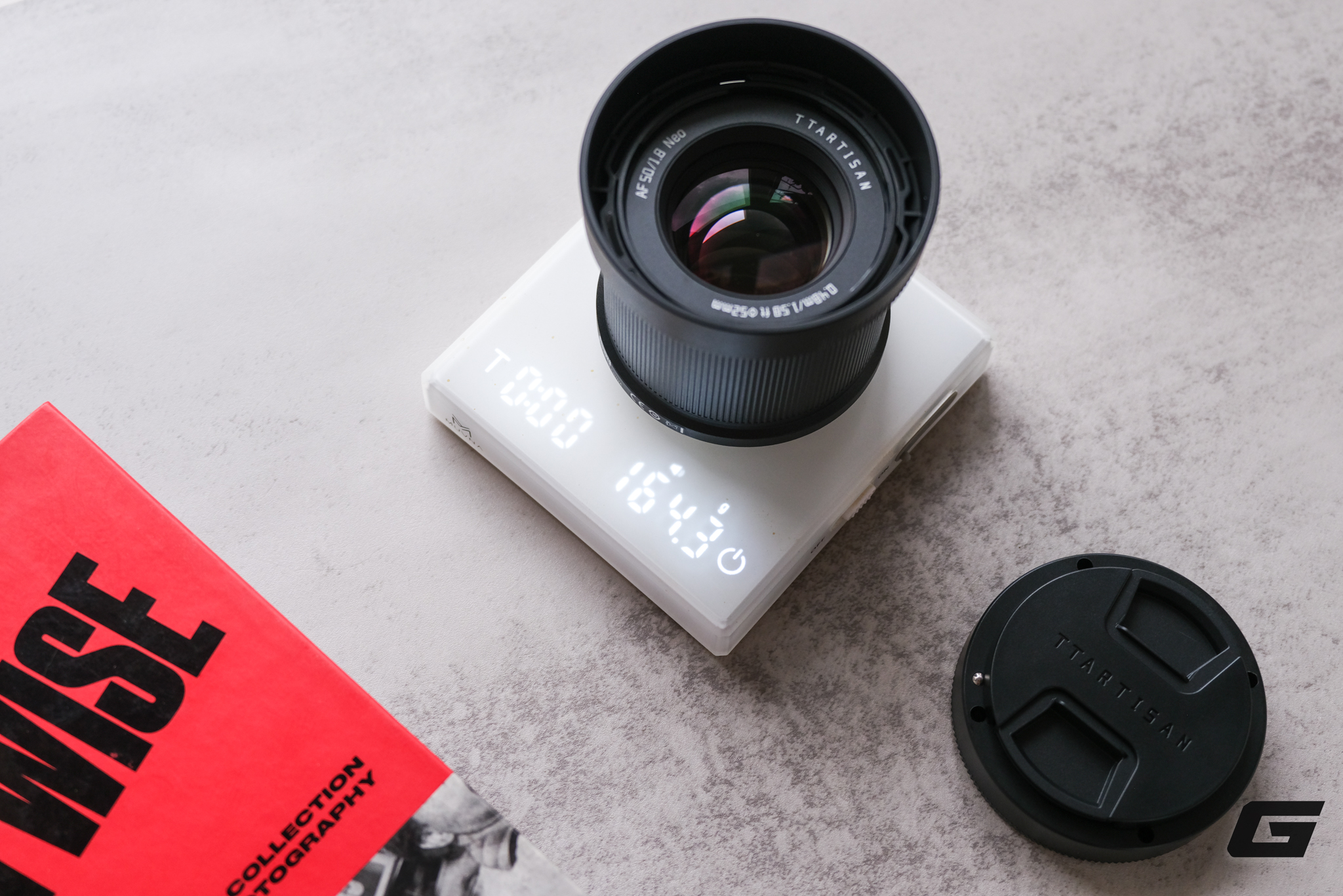Ống kính TTArtisan AF 50mm F1.8 Neo kèm hood
