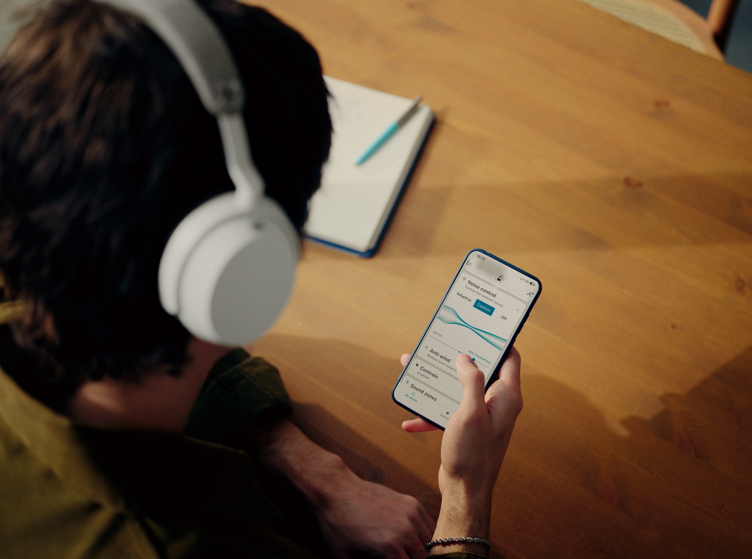 Hệ thống tám micro trên Sennheiser MOMENTUM 5 Wireless