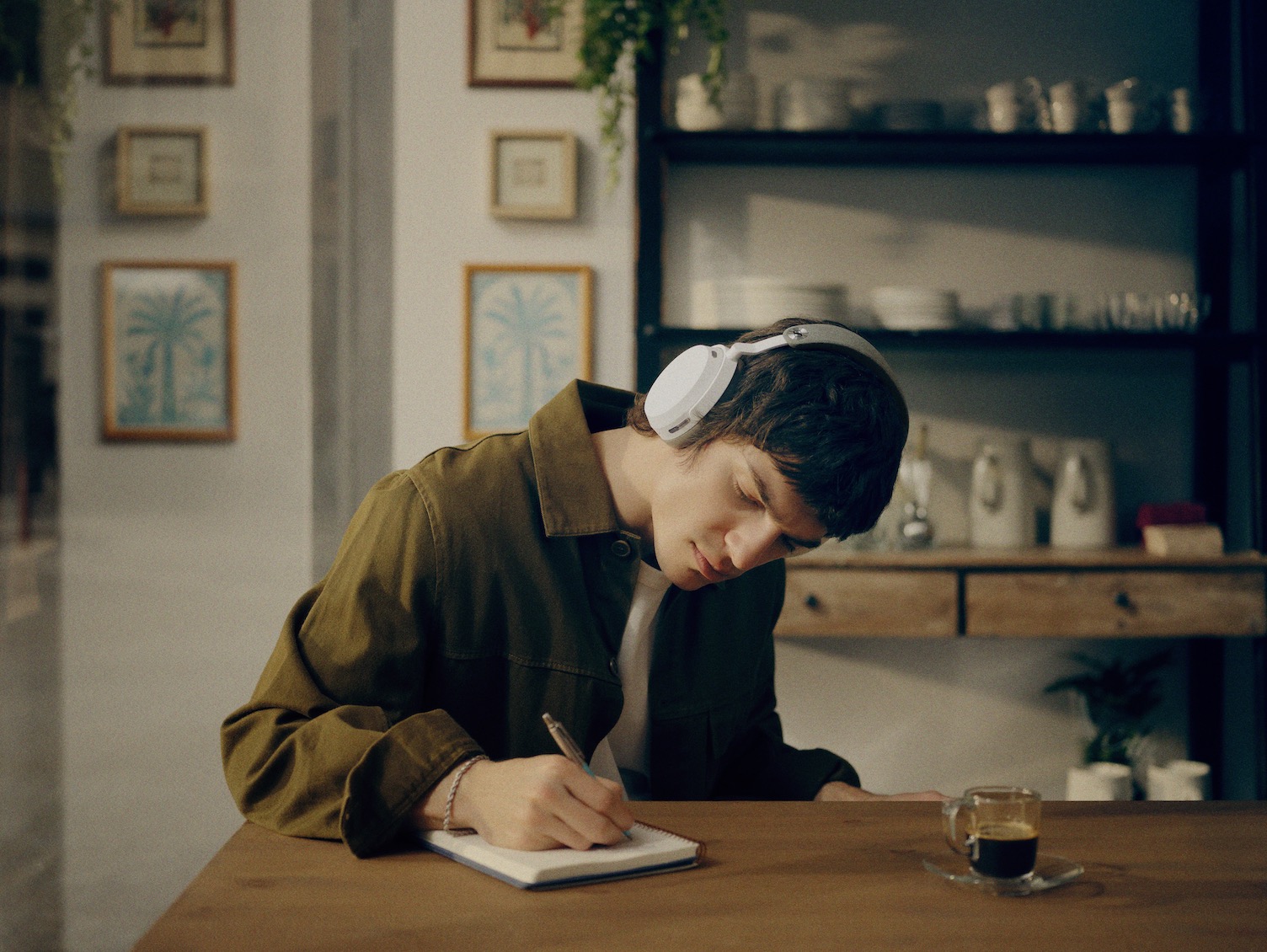 Sennheiser MOMENTUM 5 Wireless với driver dynamic 42 mm