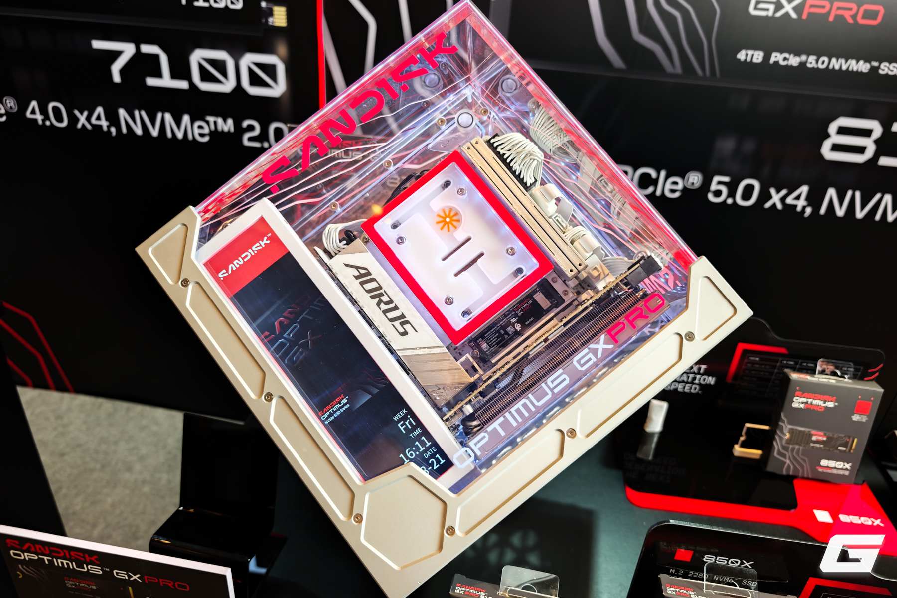 SSD SanDisk Optimus GX PRO với điểm nhấn thiết kế độc đáo Chi tiết thiết kế mang tính biểu tượng của SanDisk Optimus GX PRO